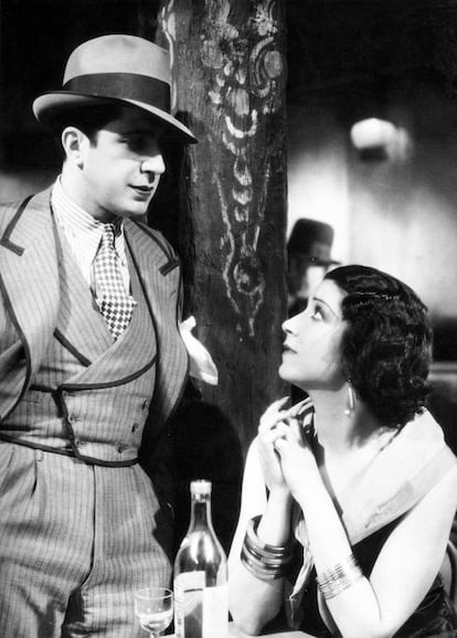 Carlos Gardel y Helena D'Agly en 'Melodía del arrabal', dirigida por Louis Gasnier. Paramount (1933).