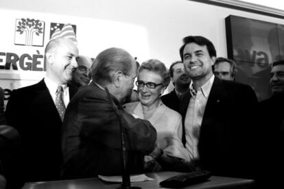 Mas con Jordi Pujol, su esposa, Marta Ferrusola, y Antoni Duran en la noche electoral de las elecciones autonómicas de 1999 en Cataluña.