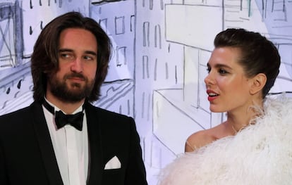 Carlota Casiraghi y su prometido Dimitri Rassam, en el Baile de la Rosa.