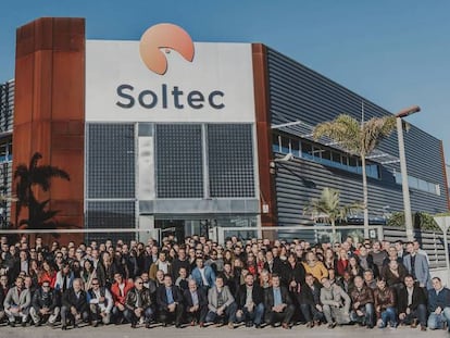Equipo de Soltec en su sede de  Molina de Segura (Murcia). 