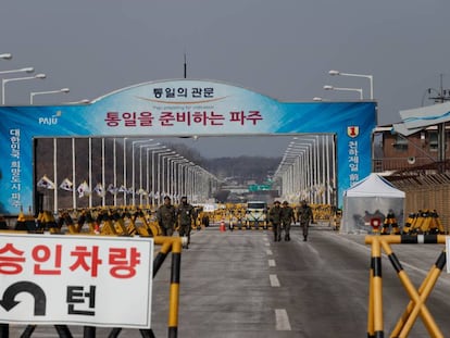 Entrada da Zona Desmilitarizada que separa as duas Coreias pela ponte de Tongil (“reunificação”).