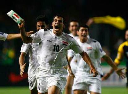 Yunis Mahmud celebra el gol que dio el triunfo a Irak.
