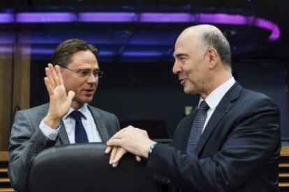 El comisario europeo de Economía, Pierre Moscovici, en la reunión de la Comisión Europea. (AP Photo/Geert Vanden Wijngaert)