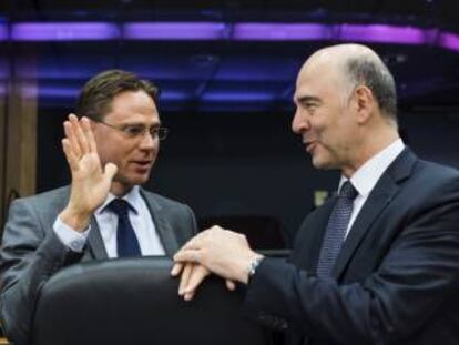 El comisario europeo de Economía, Pierre Moscovici, en la reunión de la Comisión Europea. (AP Photo/Geert Vanden Wijngaert)