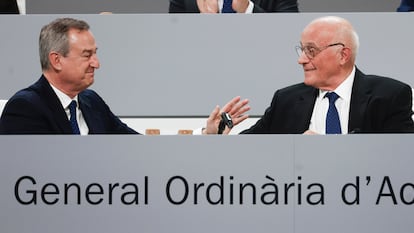 Josep Oliu y César González-Bueno, en la junta celebrada la semana pasada.
