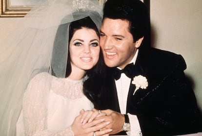 Priscilla Ann Beaulieu con Elvis, el hombre que la convirtió en Priscilla Presley, en su boda en 1967.