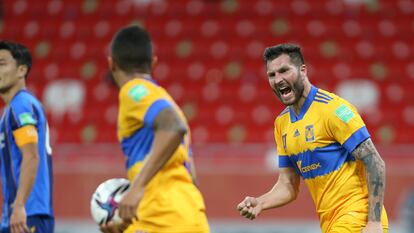 O francês André-Pierre Gignac celebra um de seus gols.