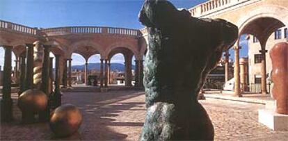 Las esculturas son parte del paisaje al aire libre del nuevo Palau March Museu, en Palma de Mallorca.