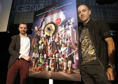 El director de la Semana de Cine Fantástico y de Terror de San Sebastián, Josemi Beltrán, junto al creador del cartel de la 25 edición, Jack Mirkala.