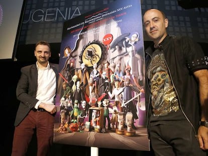 El director de la Semana de Cine Fantástico y de Terror de San Sebastián, Josemi Beltrán, junto al creador del cartel de la 25 edición, Jack Mirkala.