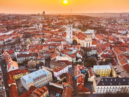 Vista aérea del casco histórico de la ciudad de Vilnius (Lituania), patrimonio mundial de la Unesco desde el año 1994.