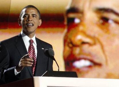 Barack Obama, primer candidato negro a la Casa Blanca, pronuncia un discurso tras aceptar la nominación.