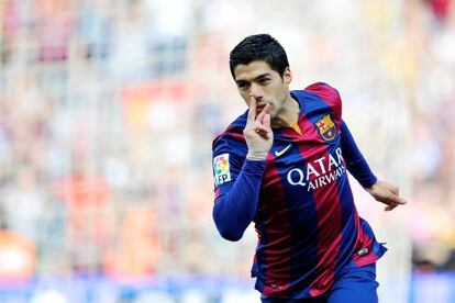 Luis Su&aacute;rez celebra el primer gol del Barcelona.