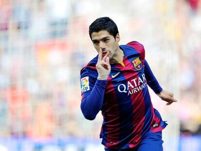 Luis Su&aacute;rez celebra el primer gol del Barcelona.