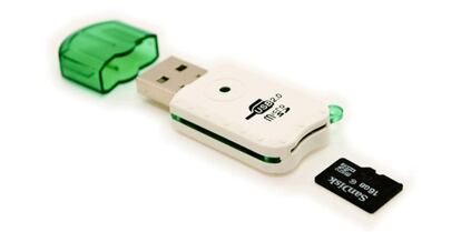 Los teléfonos móviles pueden realizar las funciones de almacenamiento externo tipo memoria usb o como un propio lector de tarjetas de memoria SD. Si necesitas guardar alguna información para transportarla a otro lugar o dispositivo y no dispones de memorias externas coge tu viejo móvil y almacenalo en él. Luego conecta al móvil al dispositivo destino y recuperalo fácilmente. Además si dispones de datos importantes dentro de una tarjeta SD pero tu PC no dispone de lector de este tipo de tarjetas, enciende tu antiguo móvil y recupera los datos desde el propio terminal.