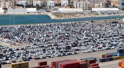 Tráfico de vehículos en el puerto de Málaga. 
 