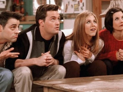 Joey, Chandler, Rachel e Monica, em um episódio da série.