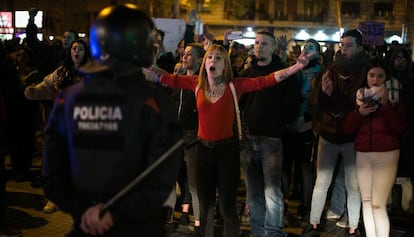 Protesta per la gossa Sota a la plaça d'Espanya.