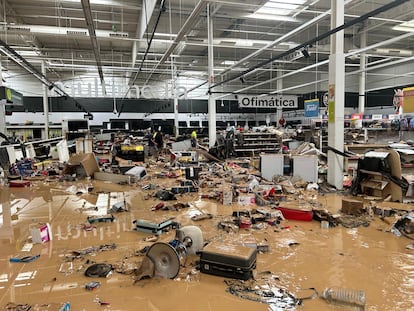 The state of Carrefour Alfafar after the damage, in a provided image.