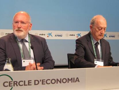 El vicepresidente de la Comisi&oacute;n Europea, Frans Timmermans, junto al presidente del C&iacute;rculo de Econom&iacute;a, Juan Jos&eacute; Brugera. 