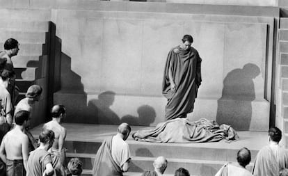 Marlon Brando, como Marco Antonio en la película 'Julio César' (1953) de Joseph Mankiewicz.