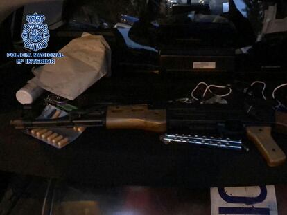 El arma falsa que llevaban los dos detenidos en las calles de Chamberí.