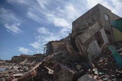 Vista de los restos de una casa en la playa de Atafona. En el área de riesgo, siguen en pie solo 180 casas con 302 habitantes.