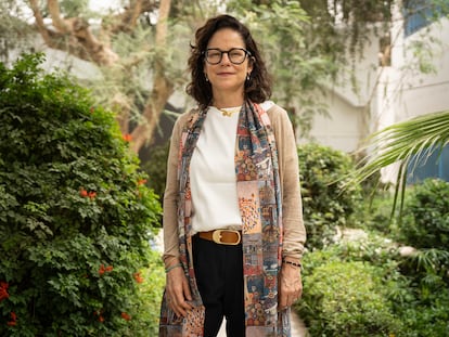 Elizabeth Eyster, representante de Acnur en Mauritania, en los jardines de su sede en Nuakchot el pasado 8 de marzo.