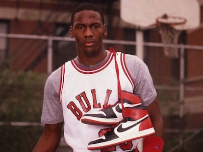 Michael Jordan con las Air Jordan 1.