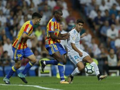 La excelente actuación del madridista, autor de dos grandes goles, no impide que los valencianistas, muy competitivos, rebajen a los de Zidane y sumen un punto en el Bernabéu