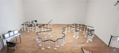 La intervenció 'Área restringida', de Mateo Maté, que s'exhibeix en la mostra de la Fundación Miró de Barcelona.