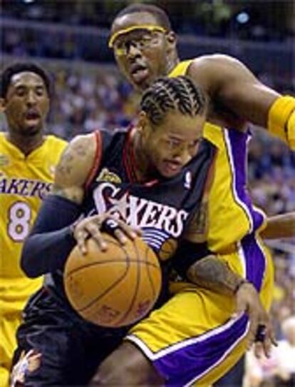 Iverson en un lance del partido celebrado en Los Ángeles.