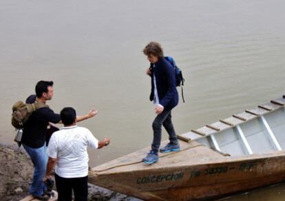 Mick Jagger llega a la ciudad amazónica de Puerto Maldonado, el 12 de octubre de 2011