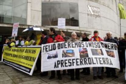 Manifestación de una plataforma de afectados por las participaciones preferentes en Galicia
