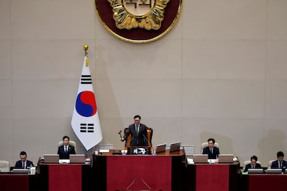 Sesión plenaria de moción de destitución del presidente de Corea del Sur, Yoon Suk-yeol, este sábado en la Asamblea Nacional en Seúl.