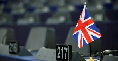 Bandera británica en el interior de la sede del Parlamento Europeo.