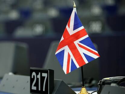 Bandera británica en el interior de la sede del Parlamento Europeo.