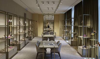 Vista del interior de la boutique de Jimmy Choo.