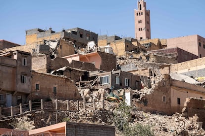 Destrozos causados en varios edificios de la localidad de Mulai Brahim, en la provincia de Al Hauz, tras el seísmo.  
