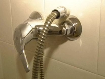 Una mujer sobrevive una semana a base de agua tras caerse en la ducha