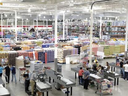 The new Costco warehouse club in Seville.