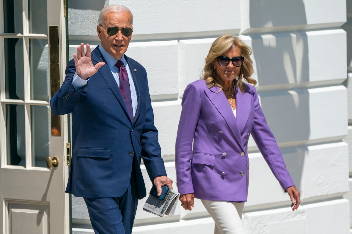 Joe Biden passes the baton in Chicago to Kamala Harris to propel her to the White House | US Elections