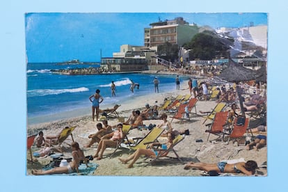 C'an Pastilla. Vista parcial de la playa, Mallorca, Baleares, España. Foto Casa Planas. Colección de postales en Casa Planas. Palma de Mallorca, 15/05/2025.