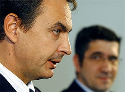 Zapatero, junto a Patxi López, en San Sebastián.