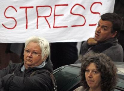 Empleados de France Télécom durante una manifestación  ante la sede principal de la empresa en Marsella.