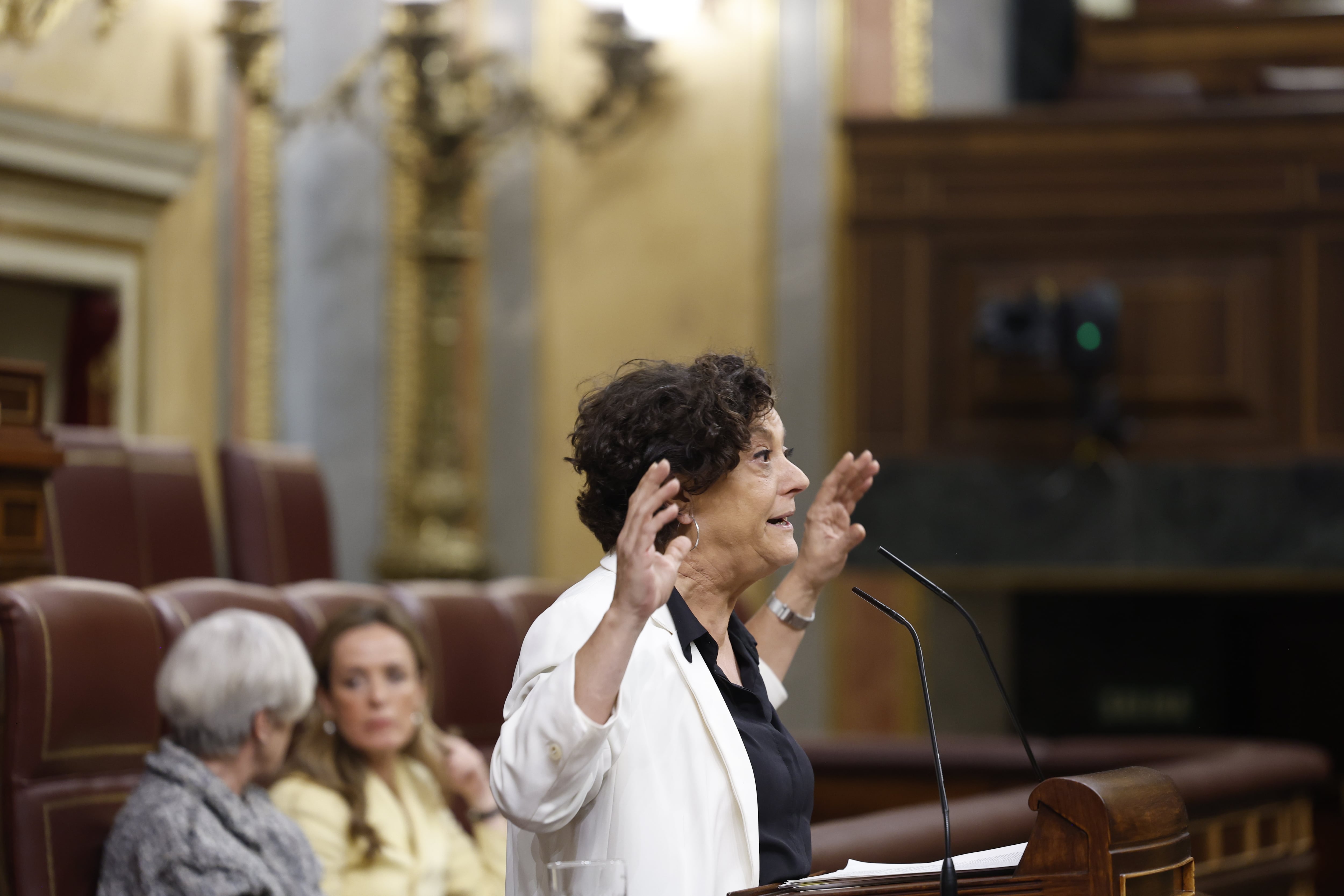 La diputada de ERC Pilar Vallugera interviene durante el pleno del Congreso de los Diputados, este martes en Madrid.