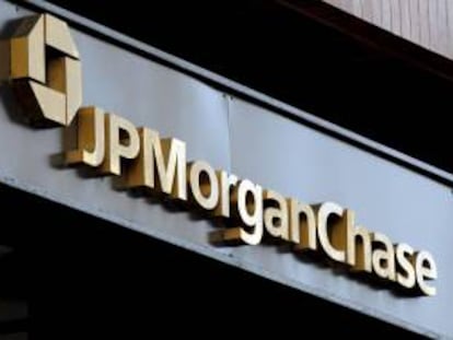 Según fuentes oficiales, el banco J.P. Morgan Chase pagará 920 millones de dólares a las autoridades reguladoras de Estados Unidos y el Reino Unido y admitirá errores en sus controles internos. EFE/Archivo