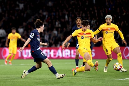Vitinha, con este disparo, pone en el marcador el 2-1 a favor del Paris Saint-Germain.