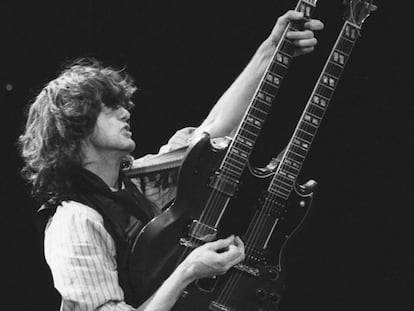 Jimmy Page en un concierto con Led Zeppelin en Long Island. 