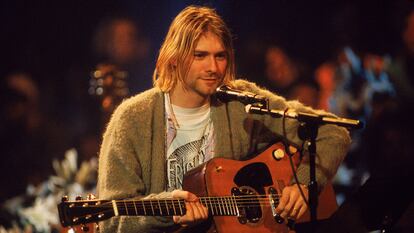 No sólo su última guitarra: el cárdigan que usó Kurt Cobain en su concierto más famoso, el que sirvió para grabar el 'Unplugged', alcanzó los 137.500 dólares en subasta.